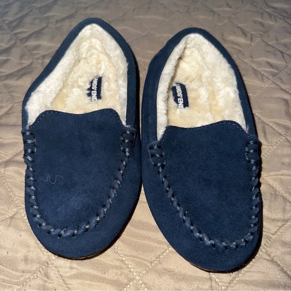Kids warm blue suede sherpa slippers Euc holiday boys winter fur